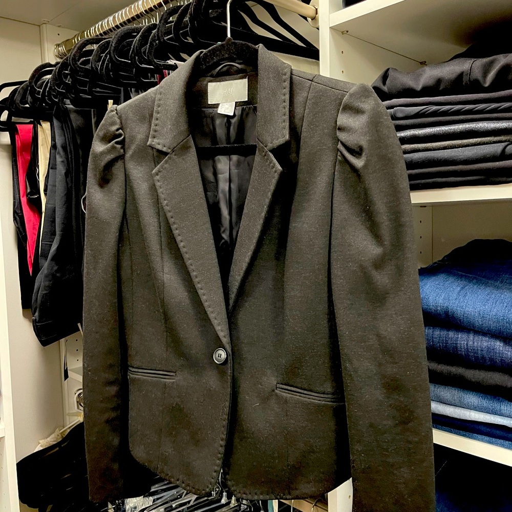 H&M blazer. Excellent condition.